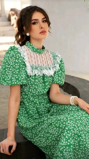 Rochie lungă verde cu imprimeu floral și dantelă albă | GabrielaBoutique