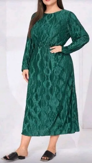 Rochie verde închis plisată elegantă mărimi mari 3XL–4XL | Rochie lungă plus size Gabriela Boutique | 210 lei
