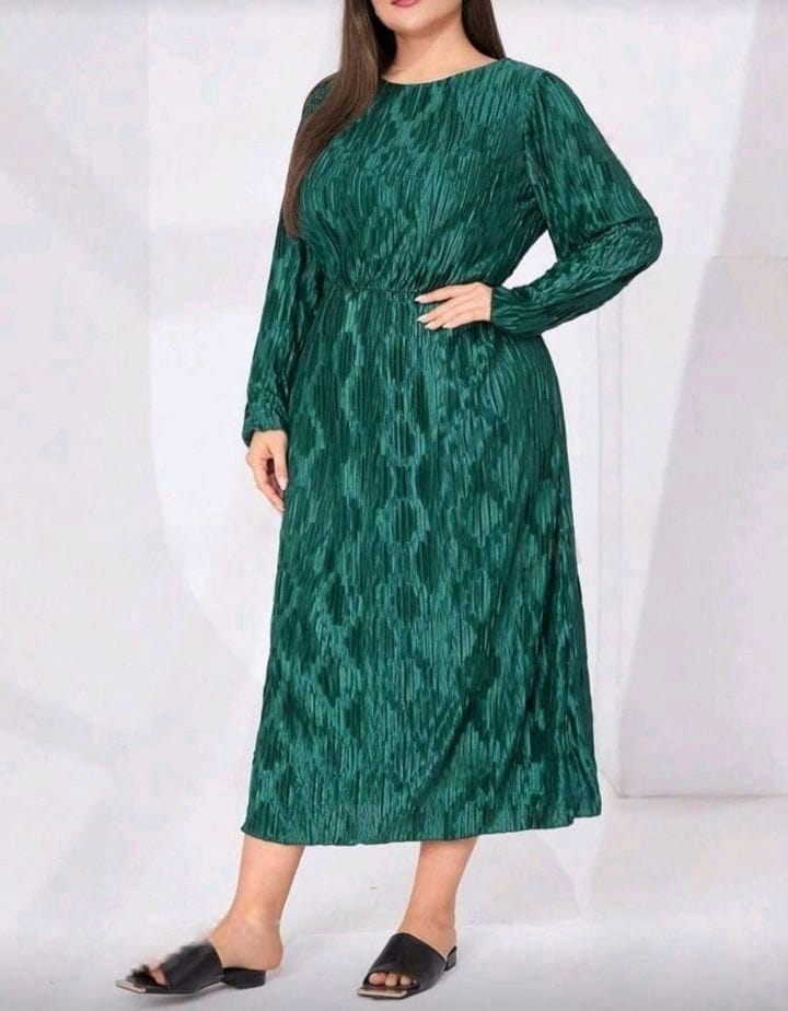 Rochie verde închis plisată elegantă mărimi mari 3XL–4XL | Rochie lungă plus size Gabriela Boutique | 210 lei