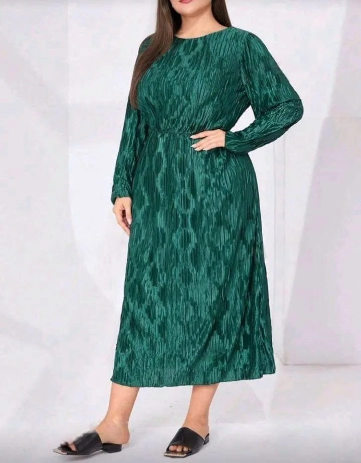 Rochie verde închis plisată elegantă mărimi mari 3XL–4XL | Rochie lungă plus size Gabriela Boutique | 210 lei