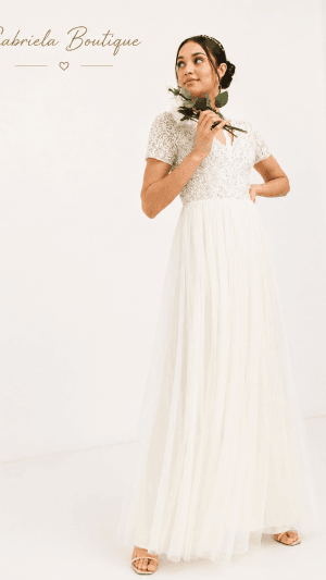 Rochie ASOS lungă albă cu paiete și tul – Elegantă de ocazie.